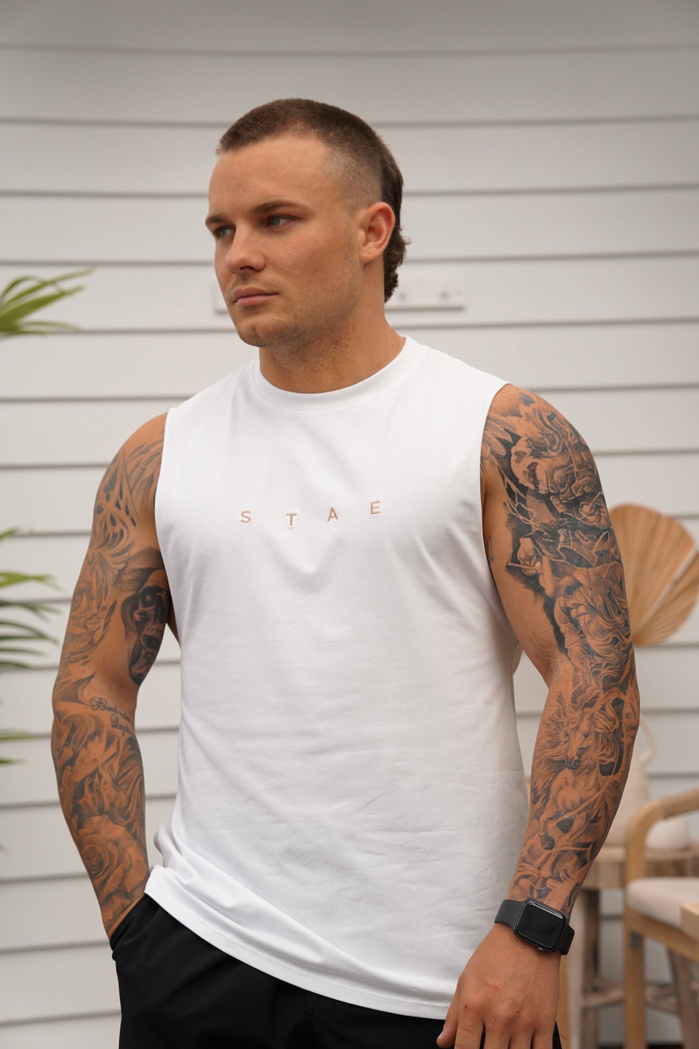 COLLECTIVE CUT OFF - BEIGE ON WHITE